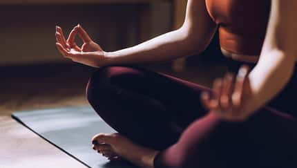 So kommst du in 7 Chakren zum Yoga-High