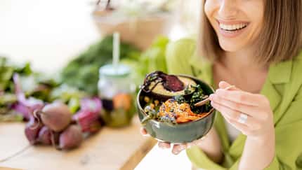 Frau mit Bowl