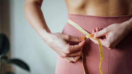 An diesen Körperstellen nehmen Frauen zuerst ab