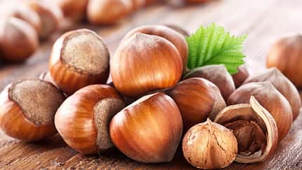 1 Portion Haselnüsse (40 Gramm) deckt mit 10,5 Gramm bereits Ihren Tagesbedarf an Vitamin E