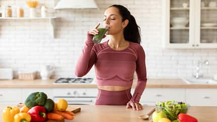lunch,woman,young,caucasian,recipe,slim,body,detox,vegetables,di Sports,Nutrition.,Slim,Young,Woman,In,Fitness,Fitwear,Drinking,Green