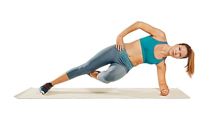 Trainingsplan flacher Bauch: Seitstütz mit Knieanziehen