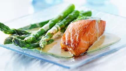 Honig-Senf-Lachs mit grünem Spargel