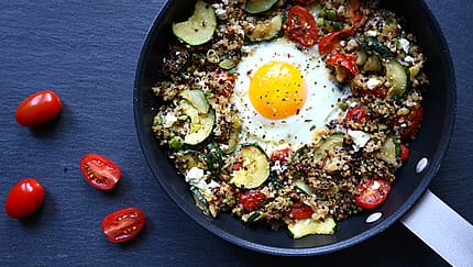 Quinoa-Pfanne mit Ei