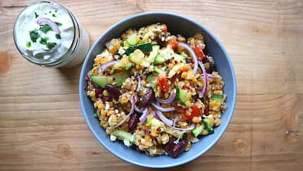 Quinoa-Bowl mit Linsen und Kidneybohnen Quinoa-Bowl mit Linsen und Kidneybohnen