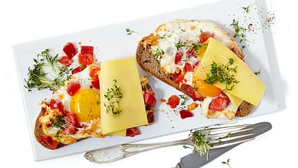 Kresse-Spiegelei auf Brot