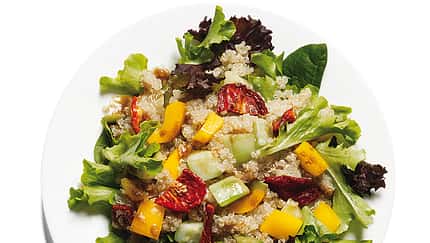 Quinoa mit knackigem Salat Quinoa mit knackigem Salat
