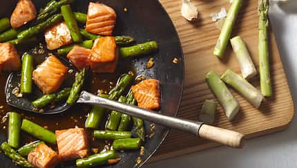 Lachs-Teriyaki mit Spargel