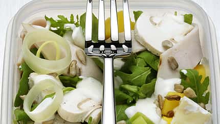 Salat mit Pute, Brie und Mango