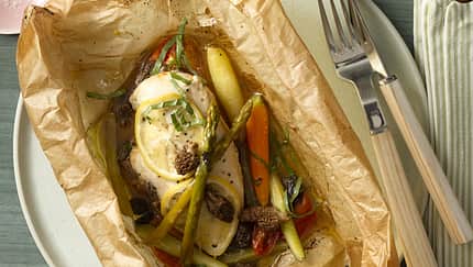 Hähnchenpakete mit Frühlingsgemüse Hähnchenpakete mit Frühlingsgemüse