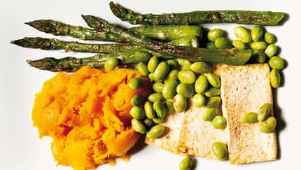 Ofen-Tofu mit Edamame und Kürbispüree Ofen-Tofu mit Edamame und Kürbispüree