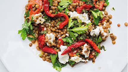 Linsen-Paprika-Salat mit Ziegenkäse