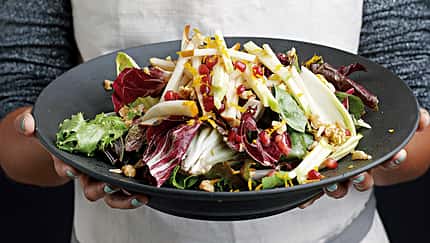 Chicorée-Birnen-Salat mit Walnüssen