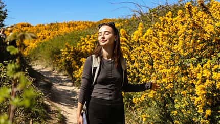 Rausgehen im Frühling für mentale Gesundheit 