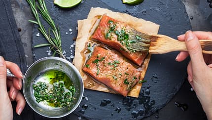 Lachs ist ein super Glow-Food, da er viele gesunde Fettsäuren enthält