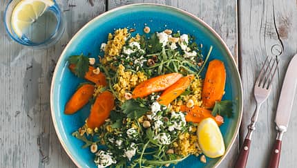 Nussiger Bulgur-Salat mit Karotten und Feta