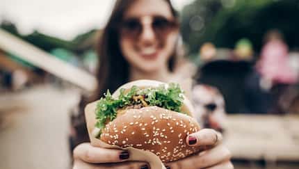 Studie: Warum wir zunehmen, wenn wir zu spät noch essen