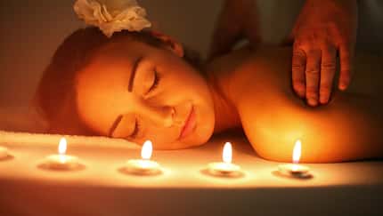 Sinnliche Massage oder Sex – was passiert genau beim Tantra?