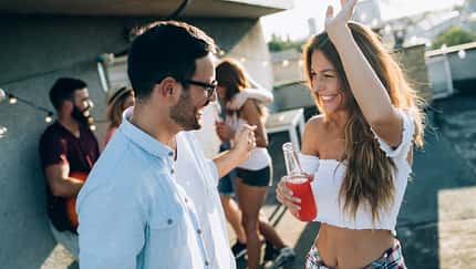 So wichtig ist Freundschaft​ für die Gesundheit - und so findest du neue Freunde