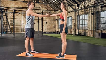 Partner-Workout: Gemeinsame Kniebeugen
