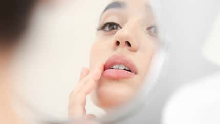 Auch bei Lippen und Händen solltest du nicht an Creme sparen