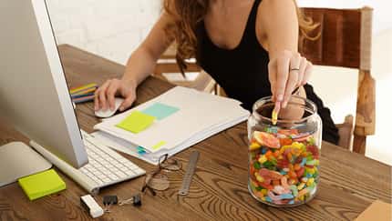 6 Snacks gegen Heißhunger, wenn du zuhause arbeitest
