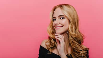 Frau mit feinem Haar