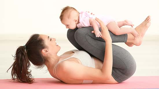 Nach der Geburt müssen junge Mütter erst einmal ihren Beckenboden stärken, um Urinverlust beim Sport zu vermeiden