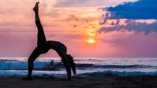 Yoga sur une plage dans les Landes