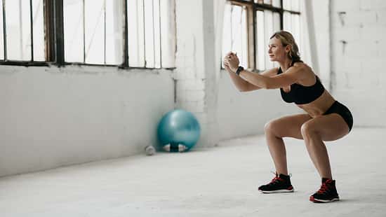 Squat richtig machen: Forme Beine & Po