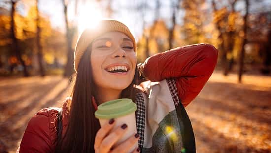 Herbstmüde. 6 Wachmacher und wann sie Kaffee schlagen