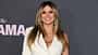 Heidi Klum lächelt im Weißen Kleid in die Kamera Heidi Klum lächelt im Weißen Kleid in die Kamera