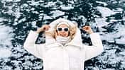 Frau trägt Winterjacke 