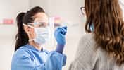 Die Ansteckungen mit der Omikron-Variante des Corona-Virus steigen rasant an