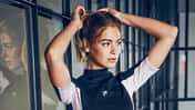 Mary Braun Mobility-Workout Mary Braun zieht ihren Zopf zurecht