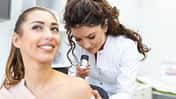 Auch junge Frauen sollten die Vorsorgeuntersuchung Check-Up 35 wahrnehmen