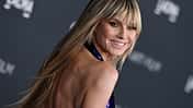 Heidi Klum lächelt auf der LACMA Art + Film Gala in die Kamera