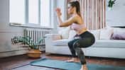 Frau macht Bodyweight-Übung