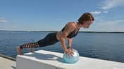 Eileen Gallasch macht eine Plank