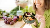 Frau mit Bowl