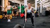 Zwei Frauen beim Crossfit