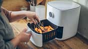 Heißluftfritteusen im Test: Darauf solltest du beim Airfryer-Kauf achten. Heißluftfritteusen im Test: Darauf solltest du beim Airfryer-Kauf achten.