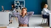 Desk Body Reset: Diese 5 Moves retten Nacken und Schultern im Alltag