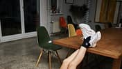 So trägt man Ugly-Sneakers