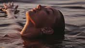 Frau im Wasser
