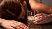 Eine Alkoholsucht beginnt meist schleichend