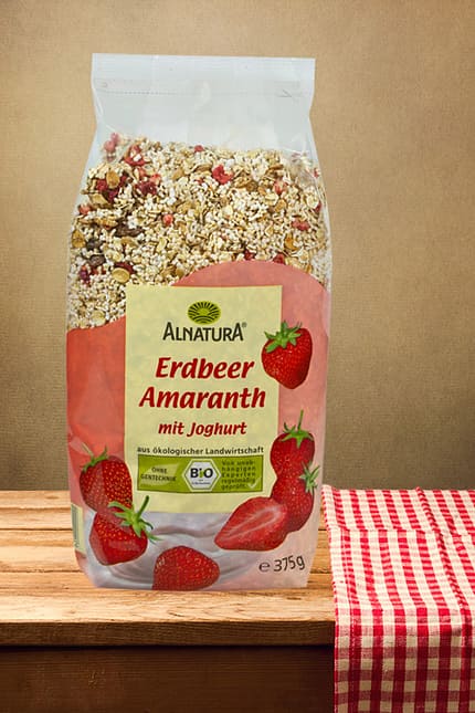 Erdbeer-Amaranth-Müsli mit Joghurt von Alnatura
